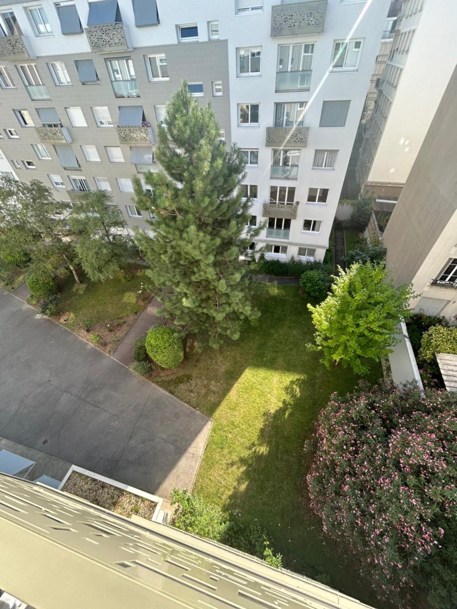 Appartement Meuble Tres Bien Situe Булонь-Бийанкур Экстерьер фото
